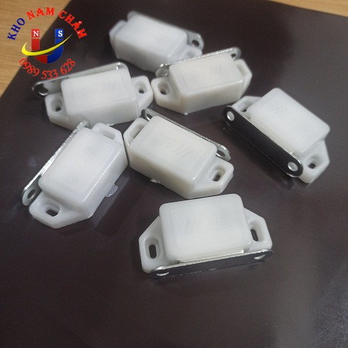 Nam châm hít cửa tủ loại to