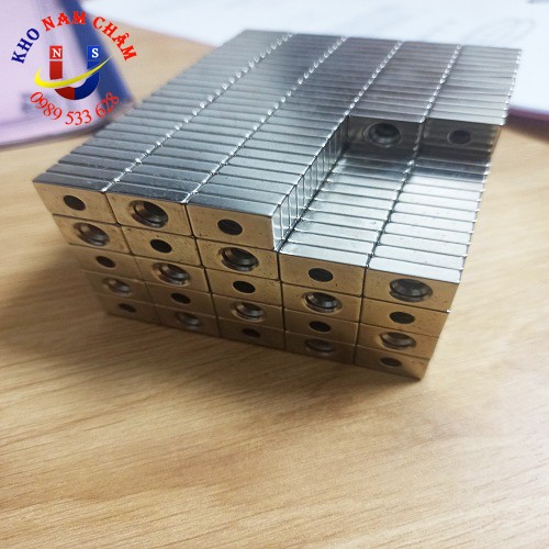 Nam châm viên 15x10x4 lỗ vát 4mm