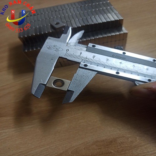 Nam châm viên 15x10x4 lỗ vát 4mm