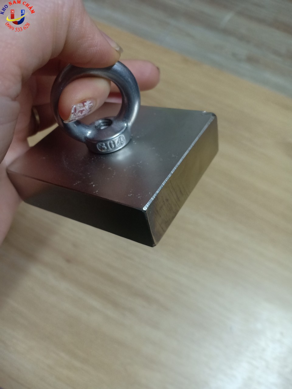 Nam châm siêu cường kích thước 70x60x20mm có lỗ vát