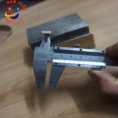 Nam châm viên 15x10x4 lỗ vát 4mm
