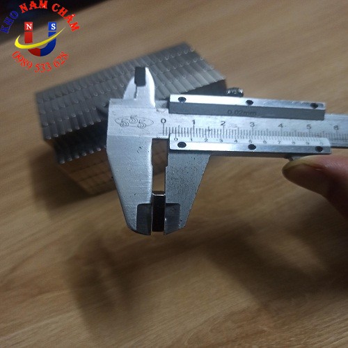 Nam châm viên 15x10x4 lỗ vát 4mm