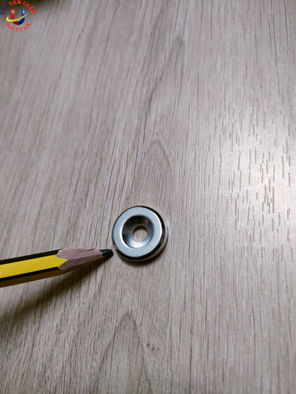 Nam châm viên D18x5mm lỗ vát 5mm