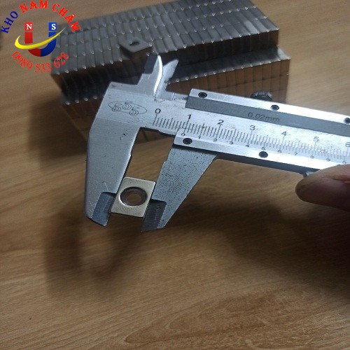 Nam châm viên 15x10x4 lỗ vát 4mm