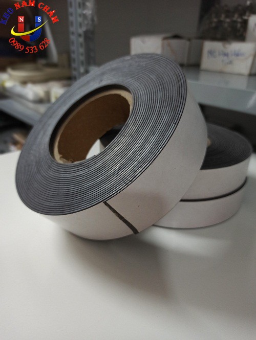 Cuộn nam châm dẻo khổ 5cm có keo