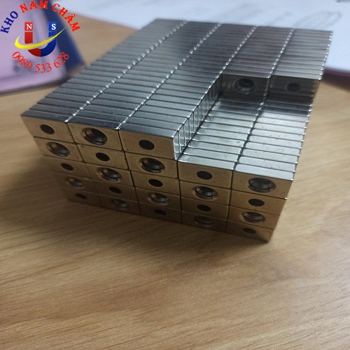 Nam châm viên 15x10x4 lỗ vát 4mm