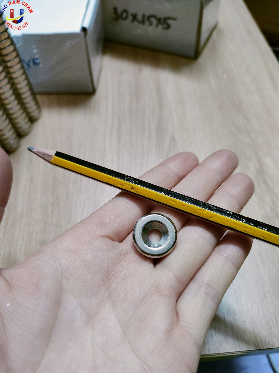 Nam châm viên D18x5mm lỗ vát 5mm