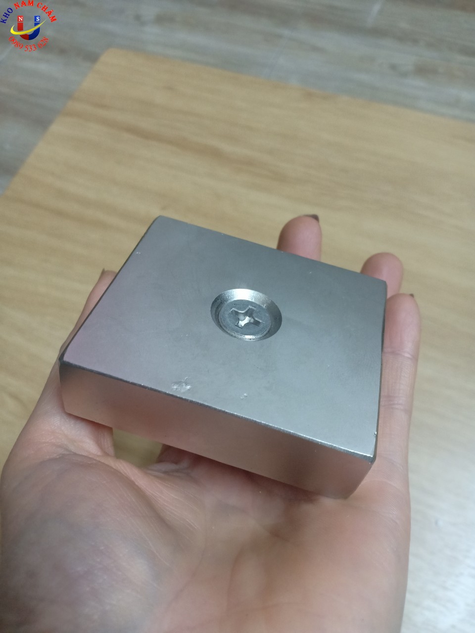 Nam châm siêu cường kích thước 70x60x20mm có lỗ vát