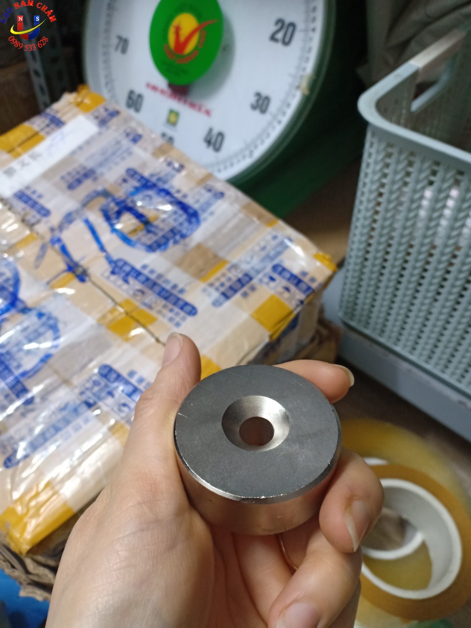 Nam châm viên D50x18 lỗ vát 10mm