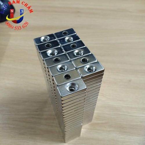 Nam châm viên 20x10x5 lỗ vát 4mm 
