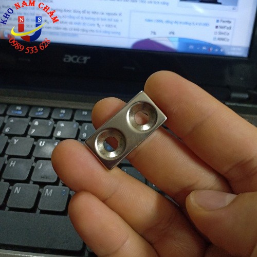 Nam châm viên 30x15x5 lỗ vát 5mm