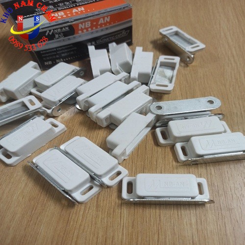 Nam châm hít cửa tủ loại nhỏ