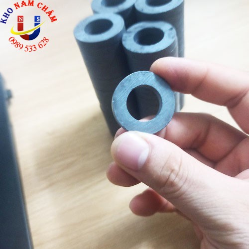 Nam châm đen 32x5 lỗ 19mm