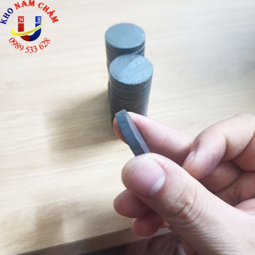 Nam châm đen 30x5mm 