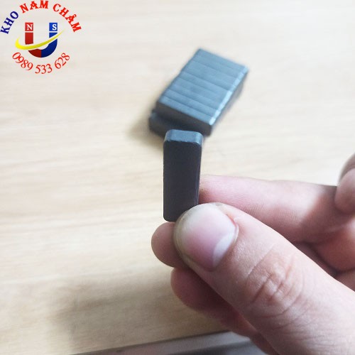 Nam châm đen 30x10x5mm