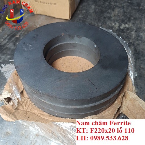 Nam châm Ferrite D220x20 lỗ 110mm