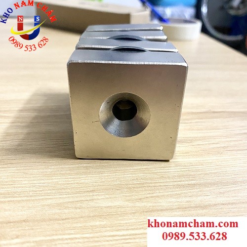 Nam châm viên 45x45x15 mm có lỗ vát M10